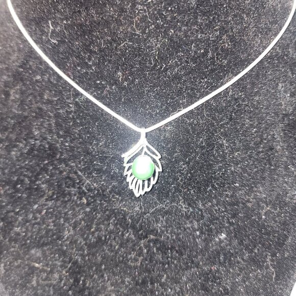 Leafy Pearl Pendant - Picture 1 of 1